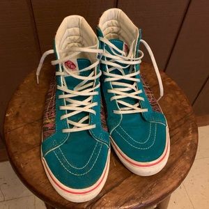 Unique Men’s 8/ Women’s 9.5 Vans Hightop Sneakers